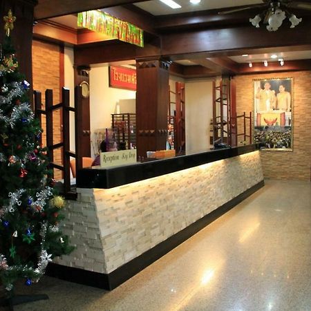 Sri Chumphon Hotel Екстериор снимка