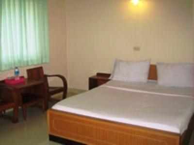 Sri Chumphon Hotel Екстериор снимка