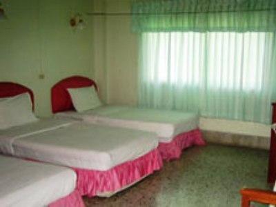 Sri Chumphon Hotel Екстериор снимка