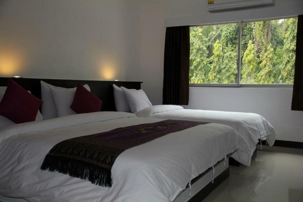 Sri Chumphon Hotel Екстериор снимка